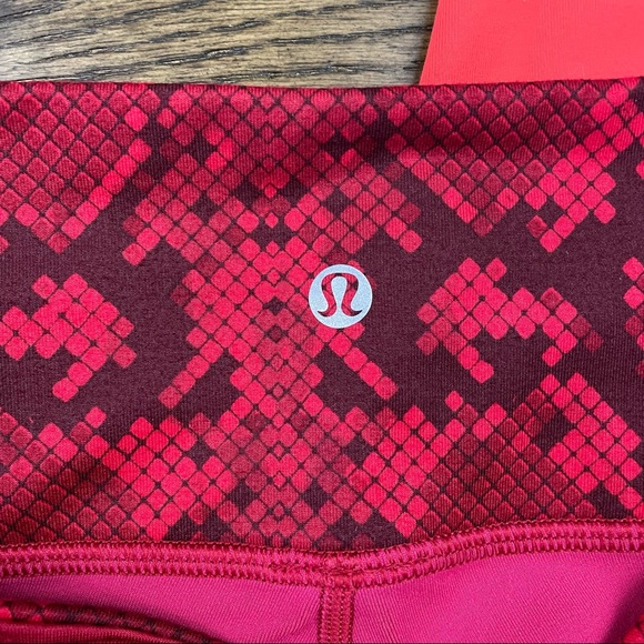 Lululemon Wunder Under Crop Leggings Reversible Alarming Cranberry - Picture 7 of 10
